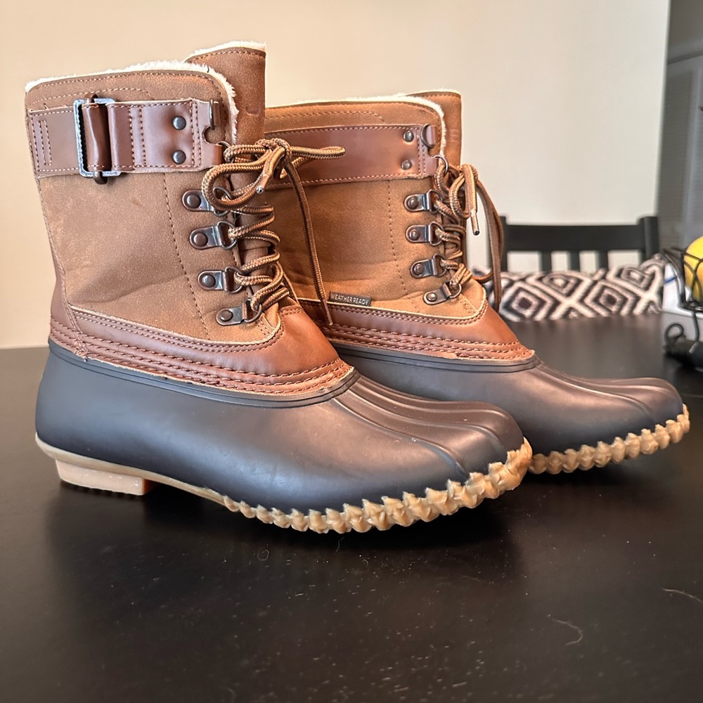 Women JBU Duck boots size 8M, very clean like new.